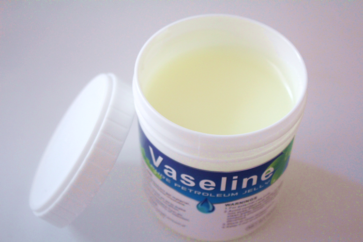 Có nên bôi Vaseline sau khi xăm môi 4 bước bôi Vaseline hiệu quả